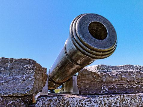 Canon Shooting Cannon_01124.jpg - Photographed along the Saint Lawrence Seaway at Gananoque, Ontario, Canada.